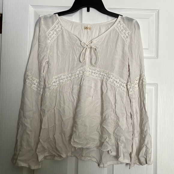 Hollister top - Picture 1 of 2